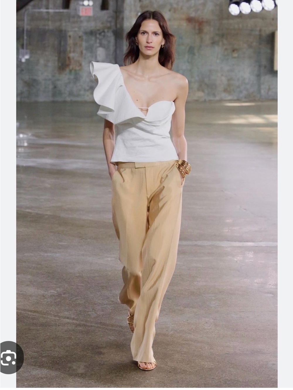 NWT ZARA COLLECTION VOLUMINOUS TOP SIZE M Oyster-white